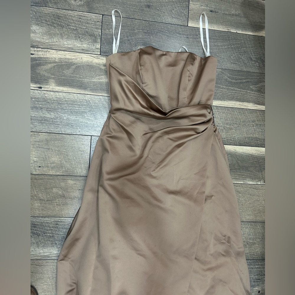 David’s Bridal Satin Gown with Side Drape & Brooch
STYLE# 8567 - Picture 3 of 6